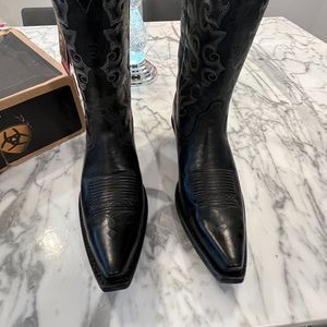 Ariat Women’s 7 cowgirl boots. NIB